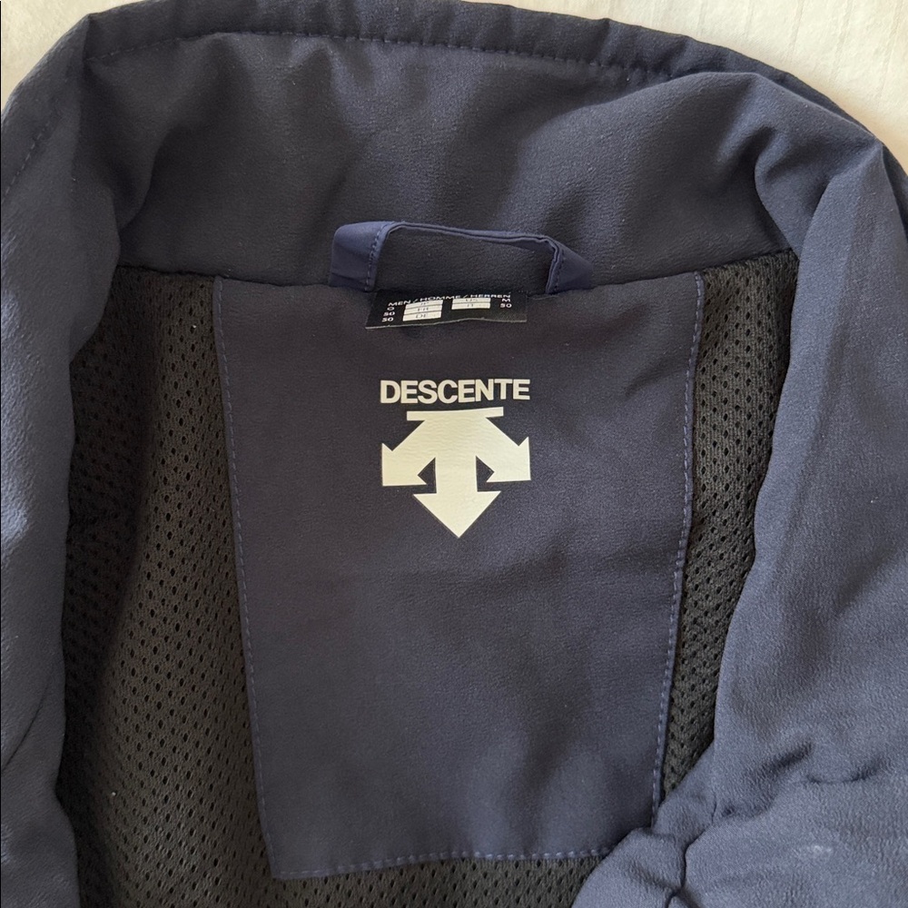 Descente Light Jacket - Picture 6 of 10